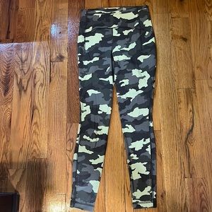 Brand new Lululemon size 6 fast and free 28” with pockets